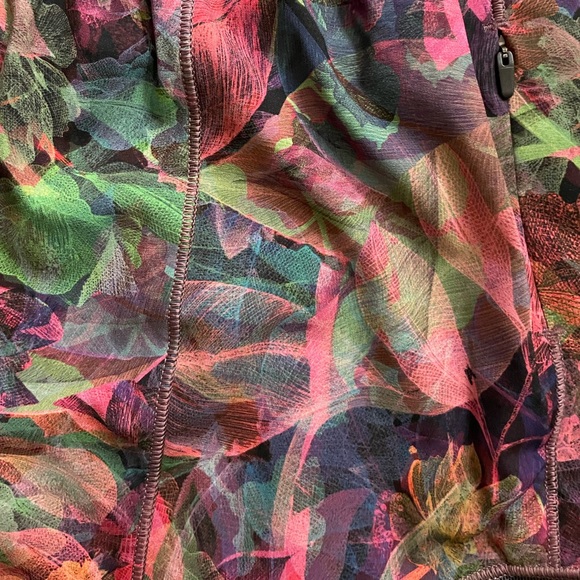 Lululemon Hotty Hot 4” Short - Picture 2 of 5